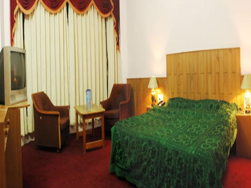 Hotel Satkar Residency - Riverside Old Manali Buitenkant foto