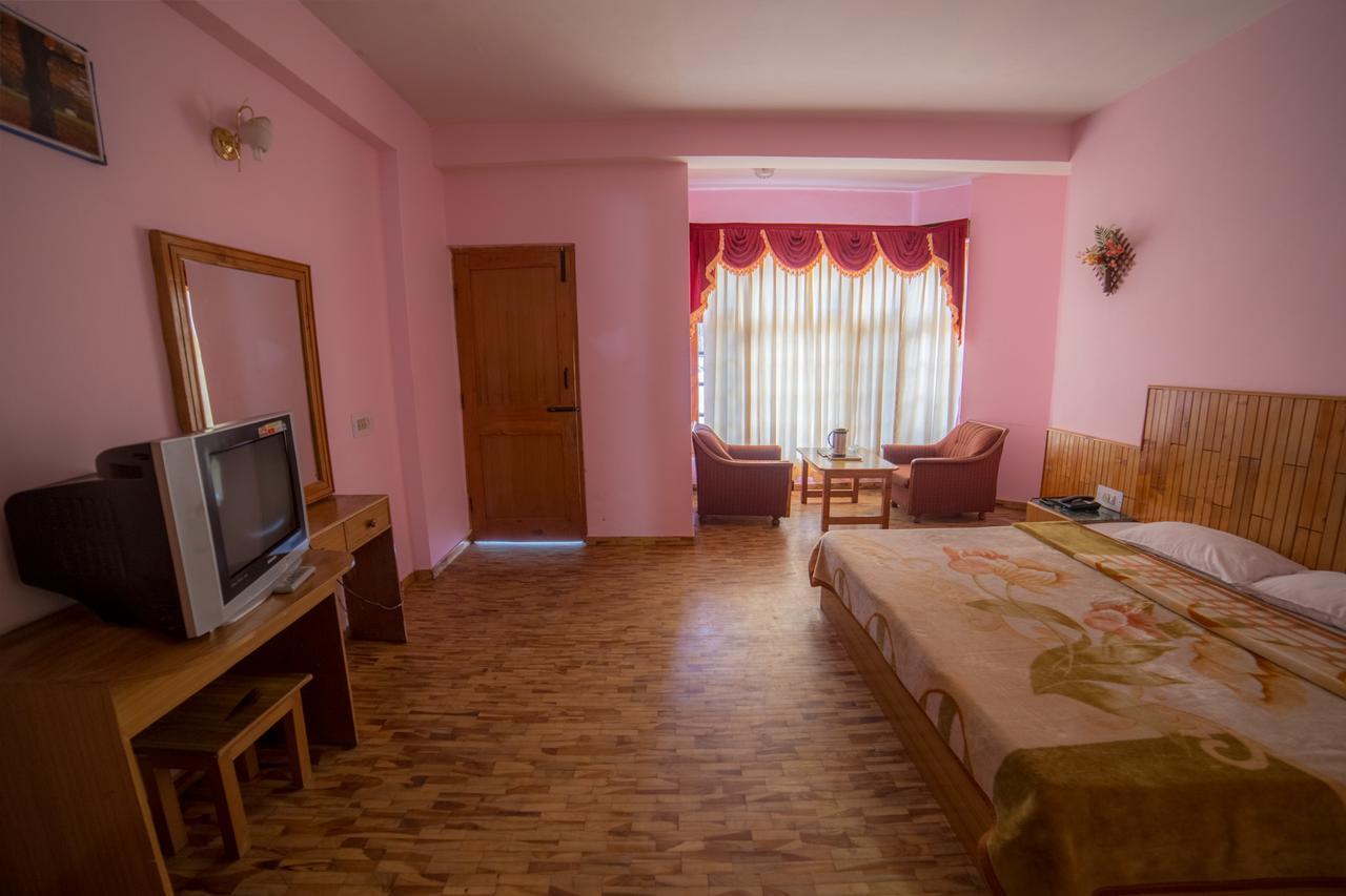 Hotel Satkar Residency - Riverside Old Manali Buitenkant foto